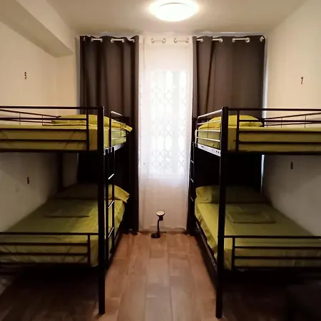 Hostel Paralel *